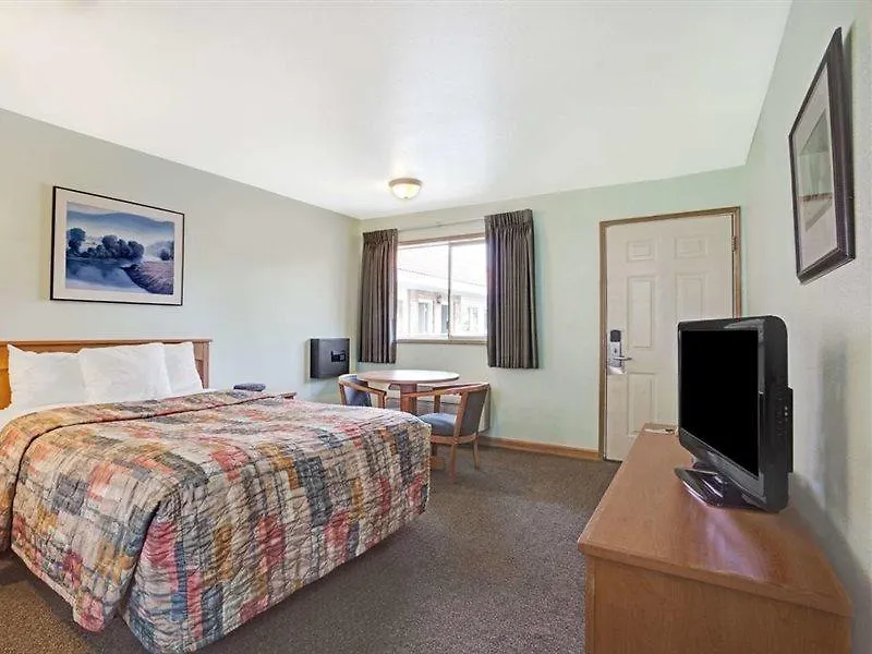 Travelodge By Wyndham Seattle North Of Downtown Motel